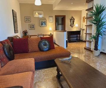 A due passi dal Borgo e Città Alta e box privato