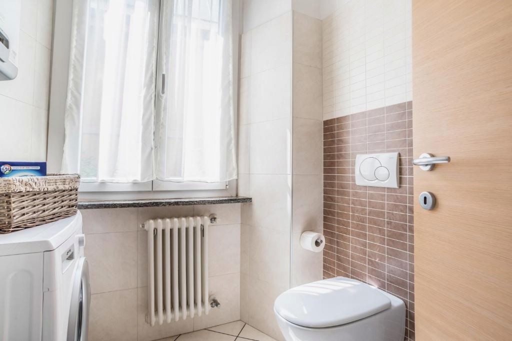 GuestHost - Cosy APT 200m from Como-Borghi Station