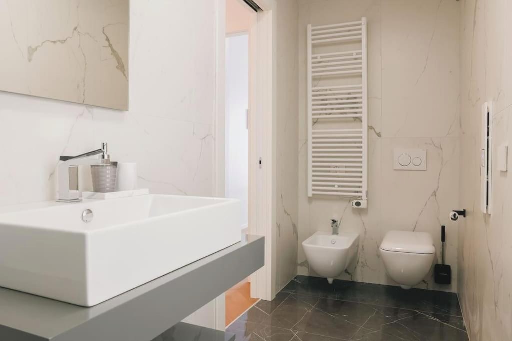 Luca's Luxury Flat in Palazzo Diaz-Private Parking 10 min Walk-Fee