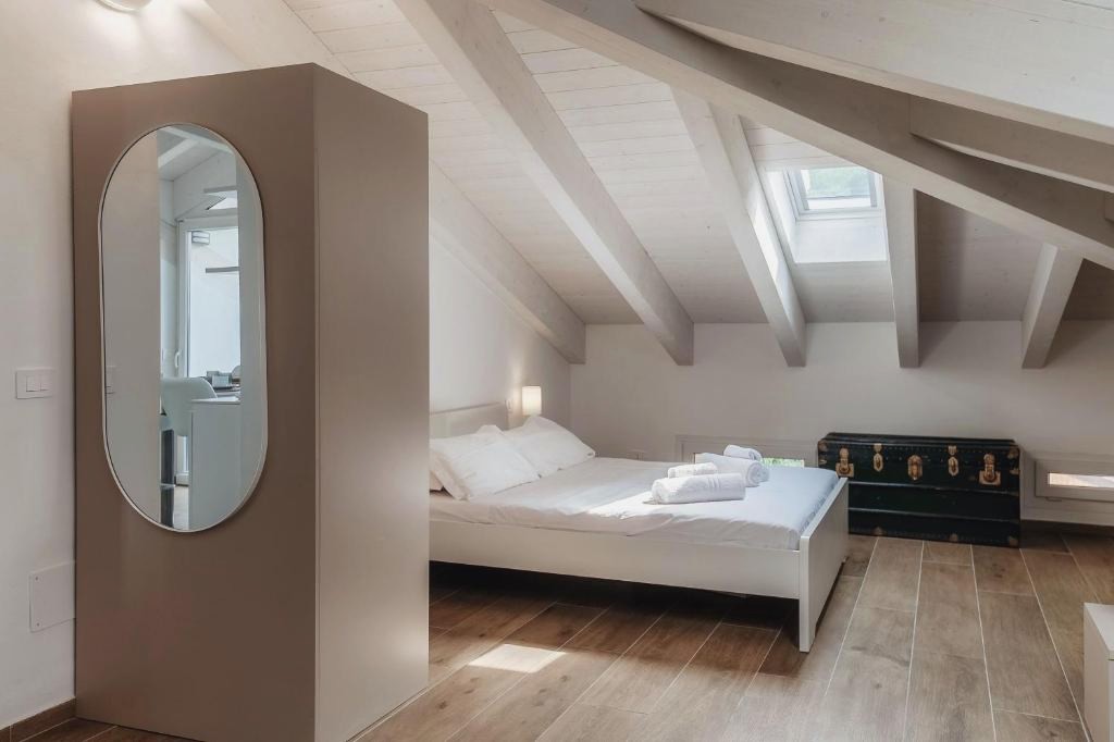Amazing Attic with Terrace on Lake Como Harbour