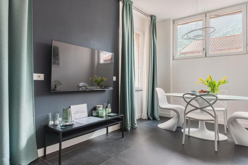 Rent in Como Apartment 1