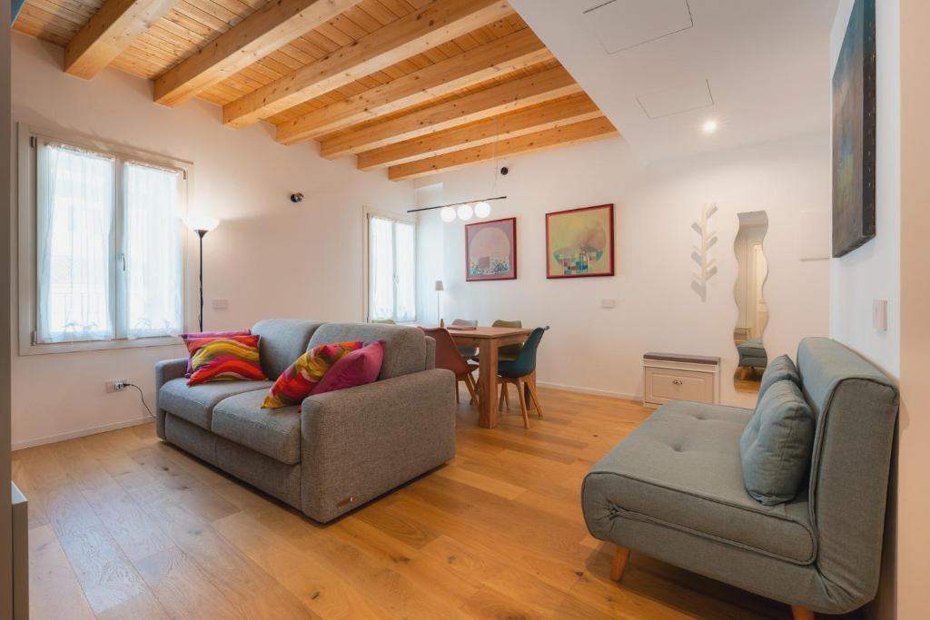 La Casa di Mimì by "The House Of Travelers"