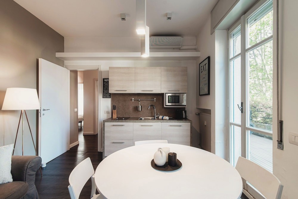 MyHomeInComo - Art Design Suites