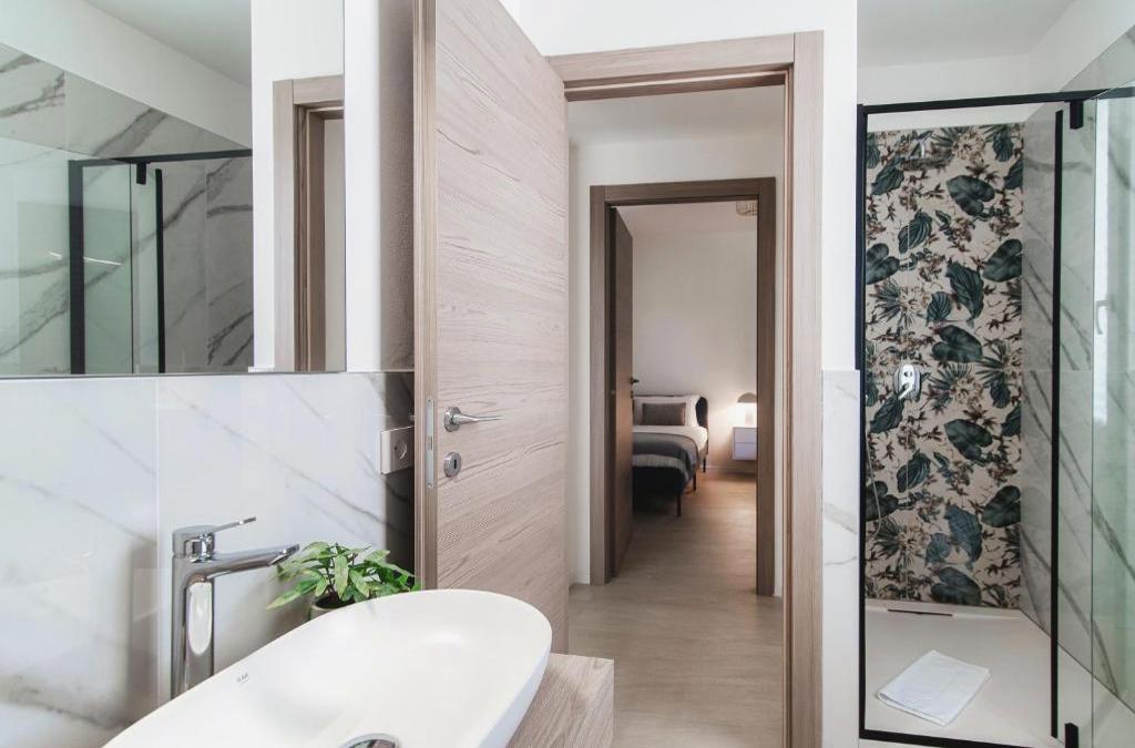 Lario Suite Apartments by Quokka 360 - With Parking Close To Como City