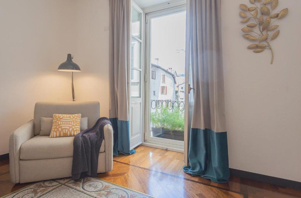 Lake Holiday Como by Rent All Como