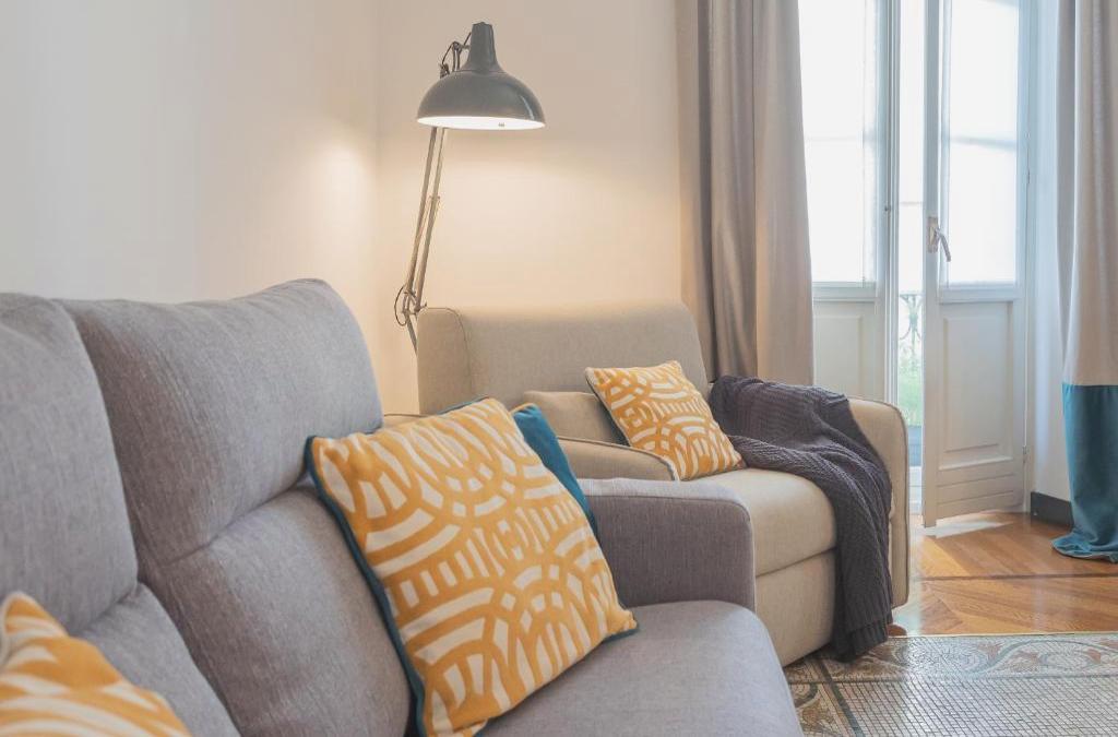 Lake Holiday Como by Rent All Como