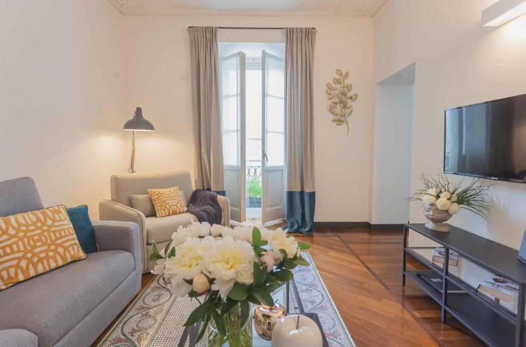Lake Holiday Como by Rent All Como