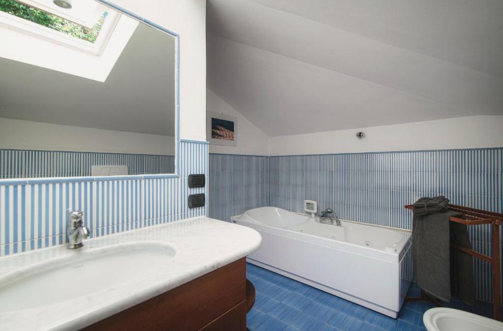 I D'A Charming Penthouse - LAKE VIEW- Como- House-130 mt-2 double bedrooms and 2 double bathrooms a