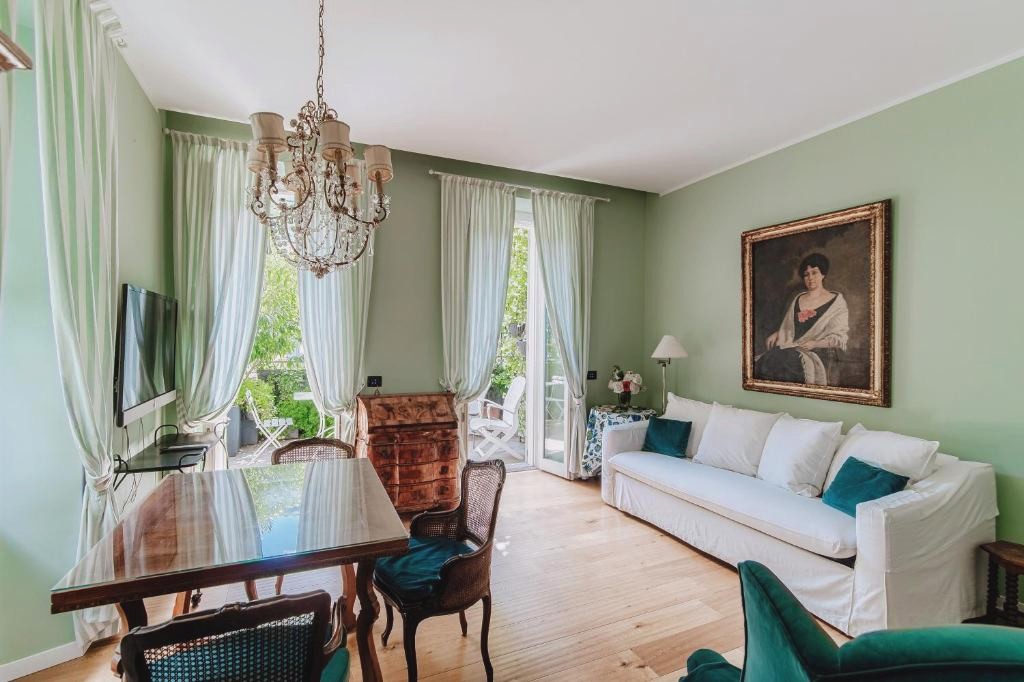 Green Home by "The House Of Travelers"