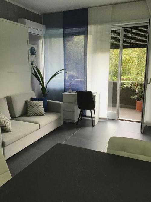 sweet Caroline Intero Monolocale A Como-mq 41- Ideale Per Due Persone , Con Garage Privato