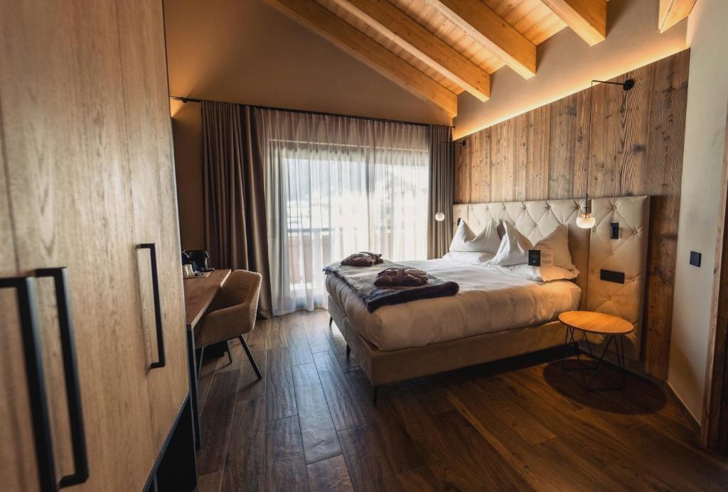 Paradise Lodge