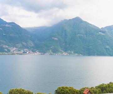 Tra Il Borgo E Il Lago