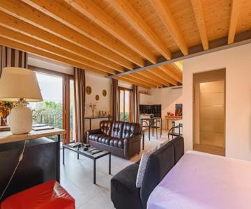 Dependance In Riva Al Lago Primo Piano