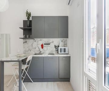 Bright Apt 600mt From Viale Zara!