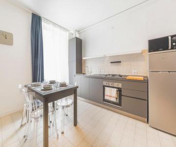 Roomy Apartment Close To Subway M5!