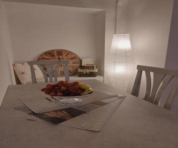 lo Charme A 5 Minuti A Piedi Da Ospedale,teatro Coccia Ed Universita',a 30 Minuti Dai Laghi E 40 M