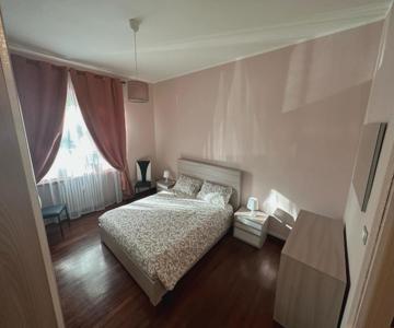 Casa Gianduia Davanti Al Grattacielo