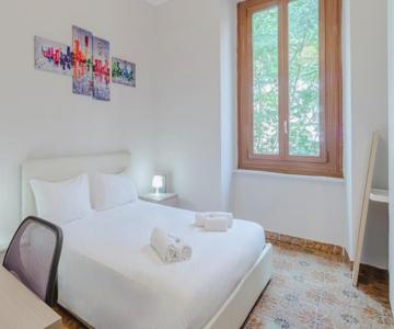 Dante Subway Apartment