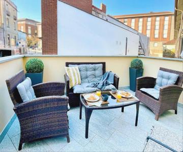 La Terrazza - By Happyhostorino