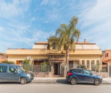 Yellow-house 100 Meters From The Sandy Beach