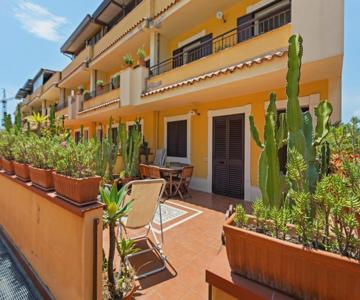 Giardini Naxos Bright Apartments With Balcony