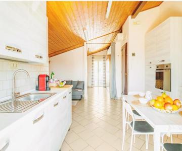 Un Passo Dal Mare Due Dall'etna