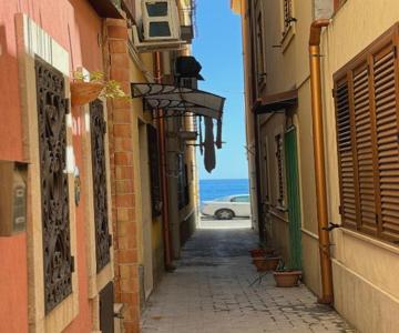 Taormina The Dormouse