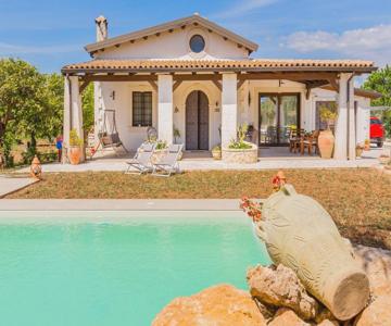 Villa Suq With Pool, Parking & Wifi