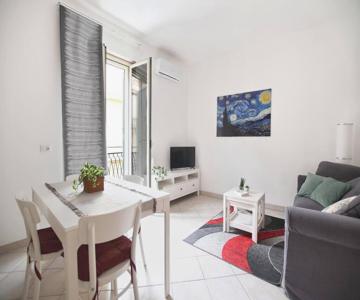 Iflat Downtown House