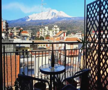 Casa Leo, Eleganza Siciliana Con Vista Etna A Due Passi Dal Mare
