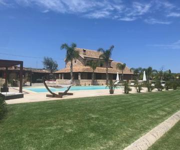 Mythos Holidays & Events