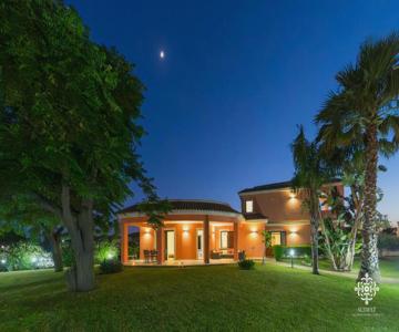 Villa Seaside - Beach Retreat With Jacuzzi