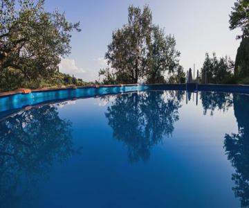 Tuscany Villa Gorello. Villa In Toscana. Jacuzzi Con Tetto In Cristallo,piscina