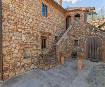 Casa Vecchia Rooms And Parking