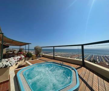 Piccadilly Penthouse With Jacuzzi