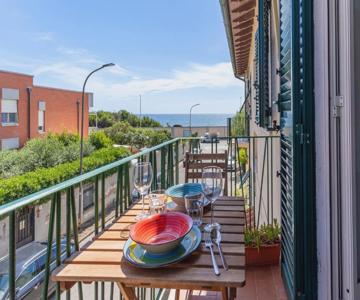 GuestHost - Modern Sea View Apartment with Balcony