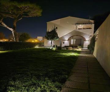 La Villa Apartments Tinaia - Excellent For Sardegna & Corsica - 6-8 Beds - Private Parking Included 