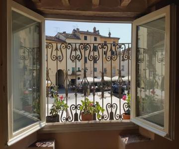 The House In The Circle