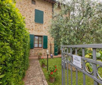 Casa Leonardo, Montaione, Mura