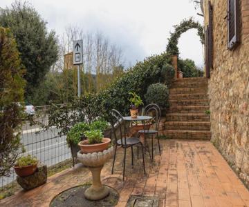 Enchanting Flat With Patio In Abbadia A Isola