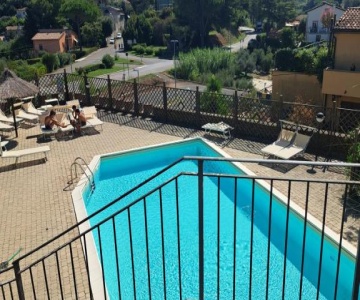 Trilocale Con Piscina