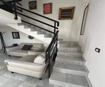 Bilocale In Marmo A Prato