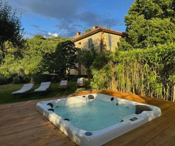 A Casa Là L'aiola, Villa With Jacuzzi