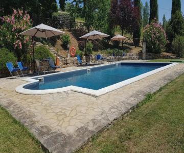 Case In Campagna Con Piscina A Todi