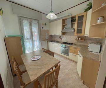 Big Apartment With 3 Rooms