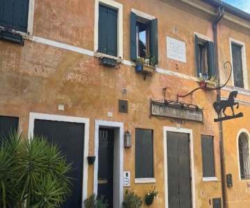 Borgo Cavour Santi40