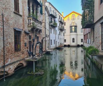Romantico Alloggio Arteeacqua In Centro