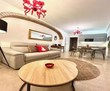 Rosso Verona Suite-free Parking