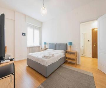 Vicolo Leoni 2brd Apartment