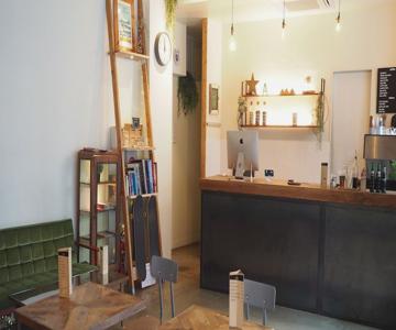 Almond Hostel & Cafe